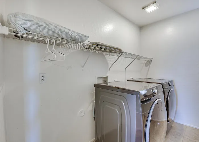 Private Pool & Game Room: Spacious Retreat Phoenix