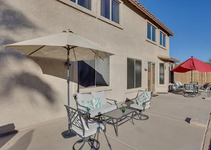 Private Pool & Game Room: Spacious Retreat Phoenix