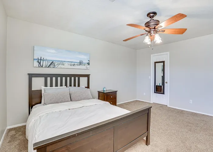 Holiday home Private Pool & Game Room: Spacious Retreat *