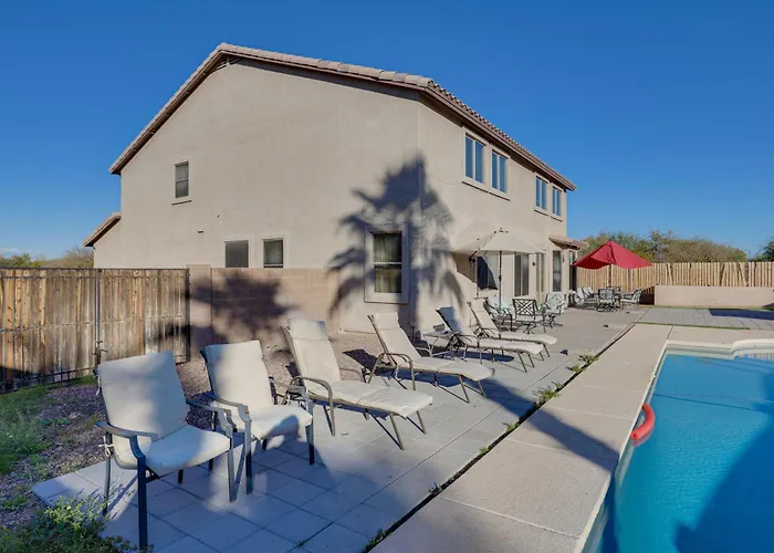Private Pool & Game Room: Spacious Retreat *