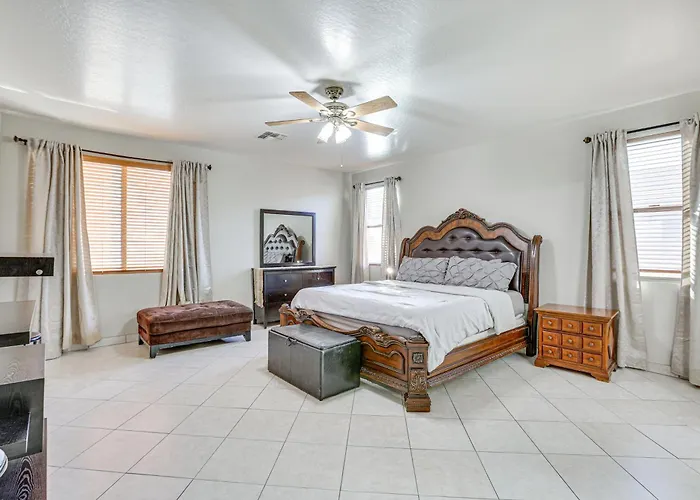 Holiday home Private Pool & Game Room: Spacious Retreat *
