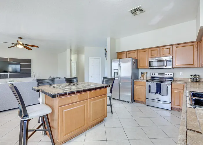 Holiday home Private Pool & Game Room: Spacious Retreat *