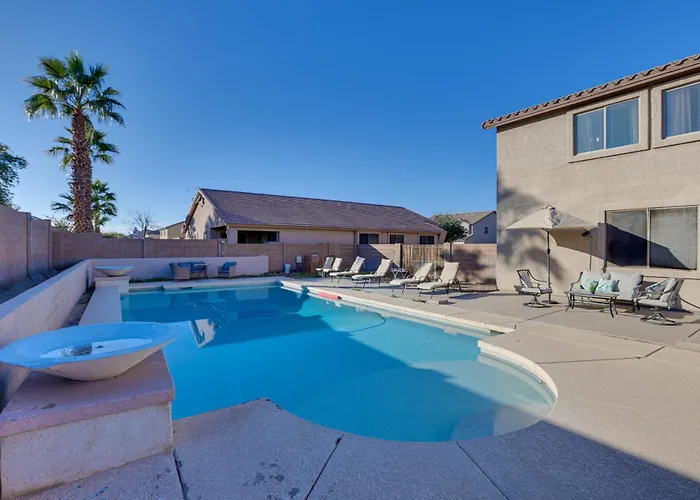 Private Pool & Game Room: Spacious Retreat *