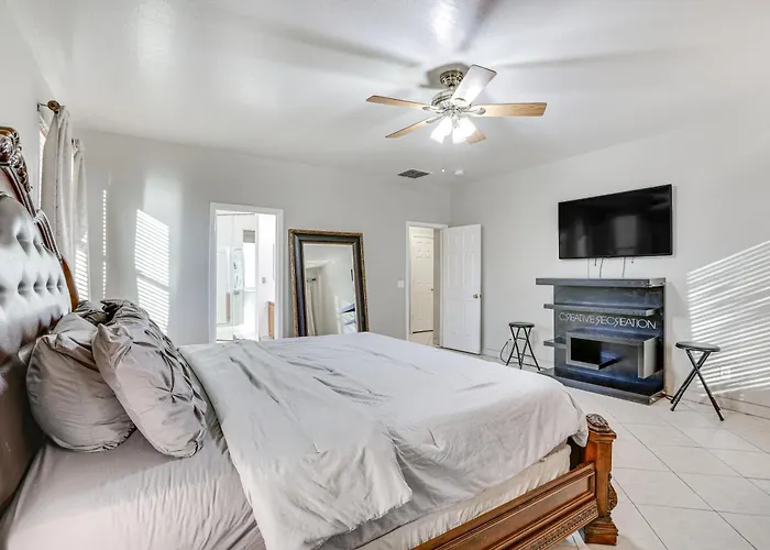 Private Pool & Game Room: Spacious Retreat * Phoenix