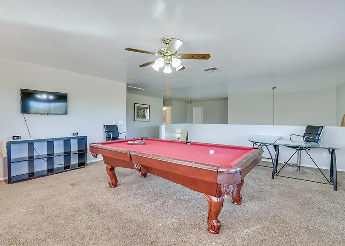 Private Pool & Game Room: Spacious Retreat *