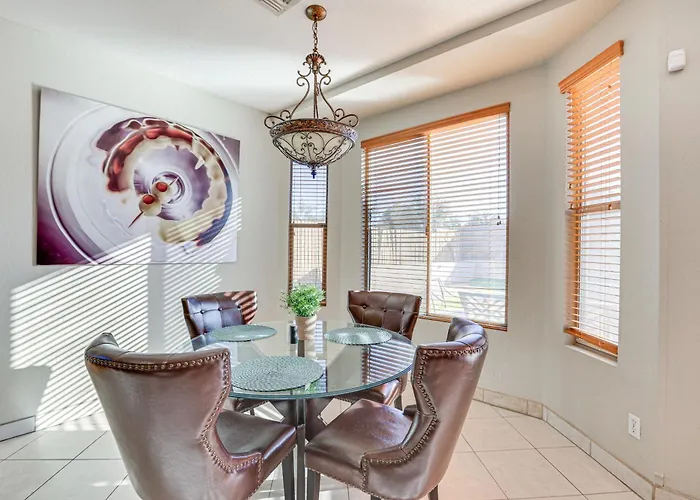 Private Pool & Game Room: Spacious Retreat *