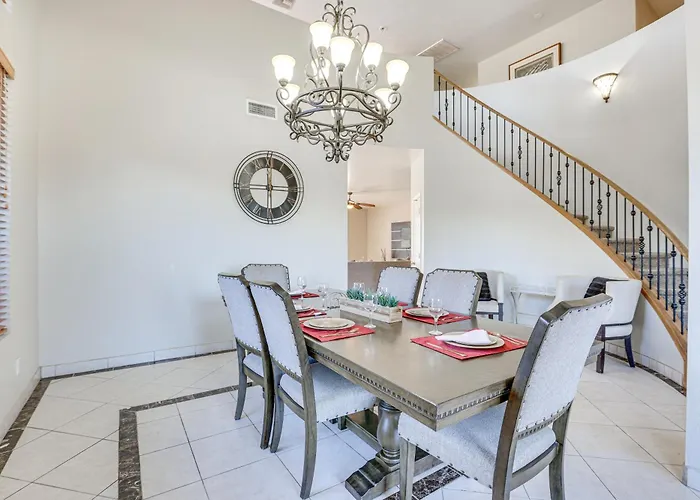 Private Pool & Game Room: Spacious Retreat Holiday home Phoenix
